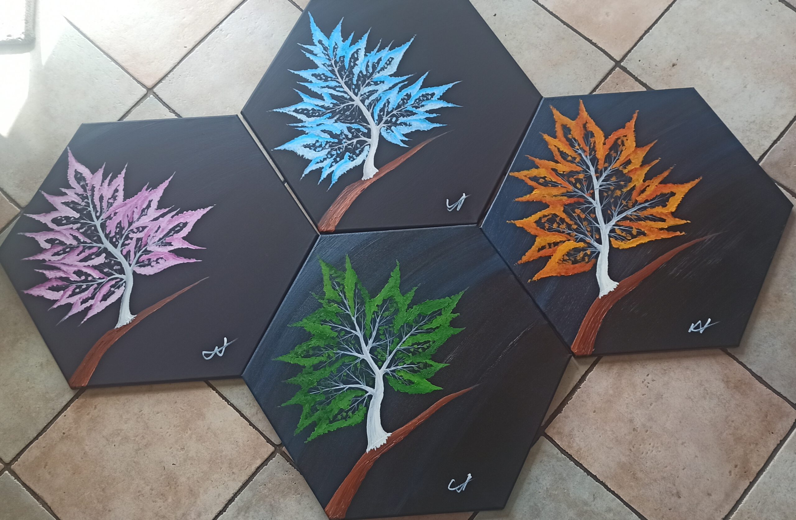 Die 4 Jahreszeiten, 4 Hexagons, jedes mit einer Seitenlänge von 30 cm